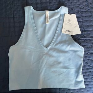Athleta v-neck crop top M
